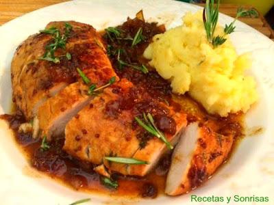 PAVO GLASEADO CON NARANJA, MOSTAZA Y SOJA ACOMPAÑADO DE PURÉ DE PATATAS PAVO GLASEADO CON NARANJA, MOSTAZA Y SOJA ACOMPAÑADO DE PURÉ DE PATATAS