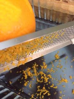 PAVO GLASEADO CON NARANJA, MOSTAZA Y SOJA ACOMPAÑADO DE PURÉ DE PATATAS PAVO GLASEADO CON NARANJA, MOSTAZA Y SOJA ACOMPAÑADO DE PURÉ DE PATATAS