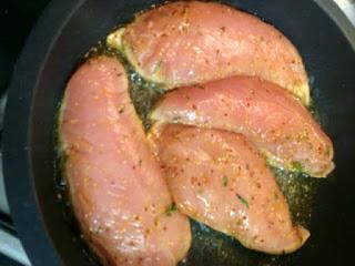 PAVO GLASEADO CON NARANJA, MOSTAZA Y SOJA ACOMPAÑADO DE PURÉ DE PATATAS PAVO GLASEADO CON NARANJA, MOSTAZA Y SOJA ACOMPAÑADO DE PURÉ DE PATATAS