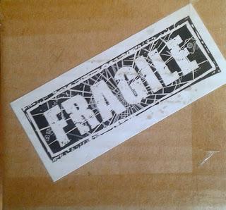 Laira Valdi: Fragile (y 3): Laira Valdi: Fragile (y 3):