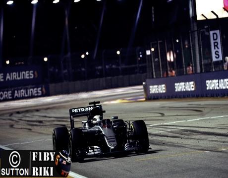 Hamilton se siente satisfecho por minimizar los daños en la tortuosa noche de Singapur