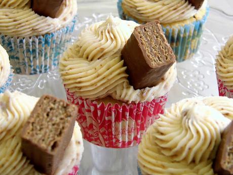 HUESITOS!!! MI VERSIÓN EN CUP CAKES HUESITOS!!! MI VERSIÓN EN CUP CAKES