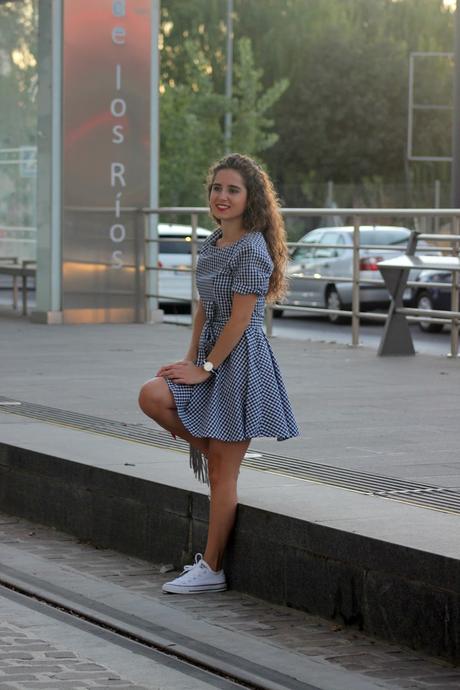 Vestido vichy y converse