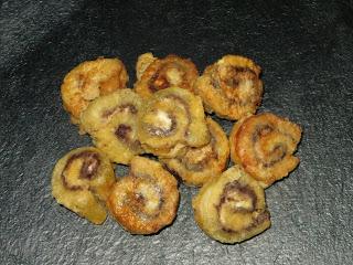 CANAPÉS CALIENTES DE MORCILLA Y QUESO CANAPÉS CALIENTES DE MORCILLA Y QUESO