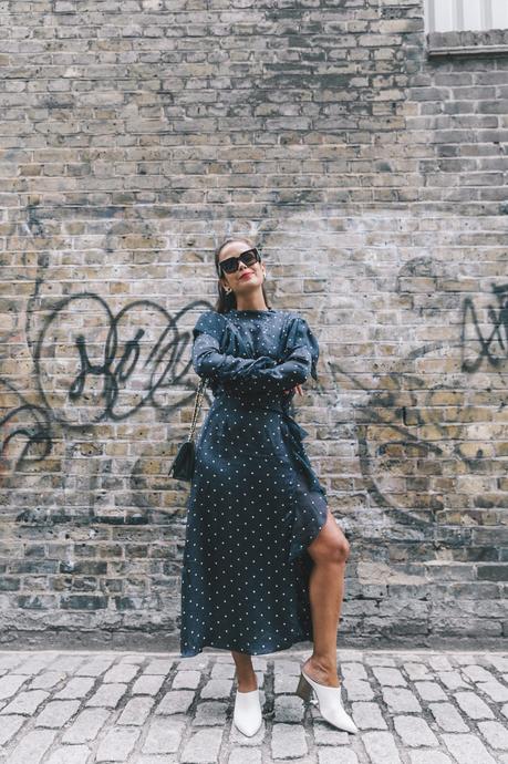 TOPSHOP UNIQUE lfw-london_fashion_week_ss17-street_style-outfits-collage_vintage-vintage-topshop_unique-polka_dot_dress-white_mules-topshop_boutique-adenorah-9