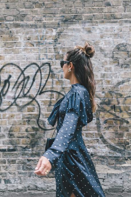 TOPSHOP UNIQUE lfw-london_fashion_week_ss17-street_style-outfits-collage_vintage-vintage-topshop_unique-polka_dot_dress-white_mules-topshop_boutique-adenorah-3