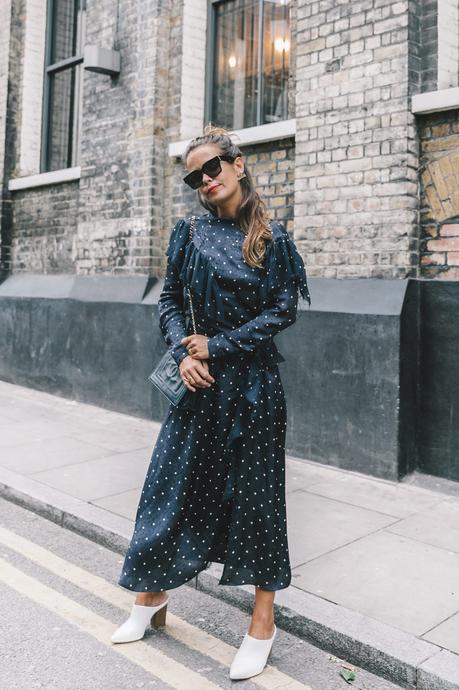 TOPSHOP UNIQUE lfw-london_fashion_week_ss17-street_style-outfits-collage_vintage-vintage-topshop_unique-polka_dot_dress-white_mules-topshop_boutique-adenorah-42