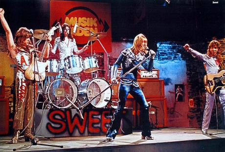 DELICIAS DEL ROCK COMERCIAL MÁS AÑEJO. Actualmente es algo que rara vez se menciona, pero en los momentos de esplendor del rock & roll, cuando aún no estaba domesticado, los más interesados valoraban mucho si el disco o el grupo eran o no ‘muy comercia... DELICIAS DEL ROCK COMERCIAL MÁS AÑEJO. Actualmente es algo que rara vez se menciona, pero en los momentos de esplendor del rock & roll, cuando aún no estaba domesticado, los más interesados valoraban mucho si el disco o el grupo eran o no ‘muy comercia...