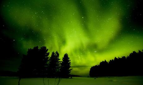 Asombrosas fotografías de la aurora boreal desde debajo del hielo