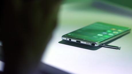 Los problemas en los Galaxy Note 7 se debieron a las prisas por adelantar al iPhone 7: reporte Los problemas en los Galaxy Note 7 se debieron a las prisas por adelantar al iPhone 7: reporte
