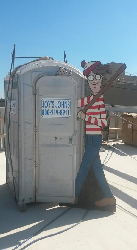 Este obrero ha fabricado un Wally gigante para divertir a los niños de un hospital