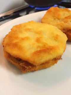 LIBRITOS  DE BERENJENA QUESO DE CABRA , TOMATE Y  ALBAHACA