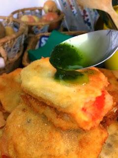 LIBRITOS  DE BERENJENA QUESO DE CABRA , TOMATE Y  ALBAHACA