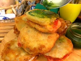 LIBRITOS  DE BERENJENA QUESO DE CABRA , TOMATE Y  ALBAHACA