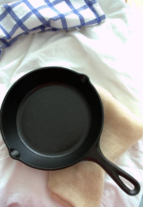 Cómo curar una sartén de hierro fundido Cómo curar una sartén de hierro fundido
