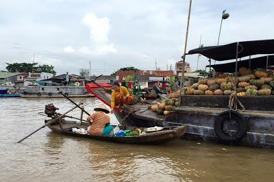 Vende y compra, la edad no importa en Cai Rang (Can Tho - Siem Reap día 16 #vietnam16im)