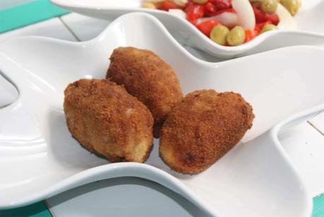 croquetas de hamburguesa con queso y bacon