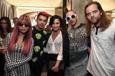 Demi Lovato encerrada 4 horas en ascensor con Joe Jonas