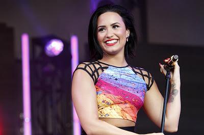 Demi Lovato encerrada 4 horas en ascensor con Joe Jonas