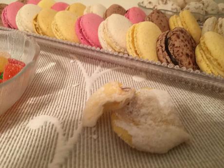 Tarta de crema de limón con merengue y Mesa dulce Tarta de mango y Maracuya