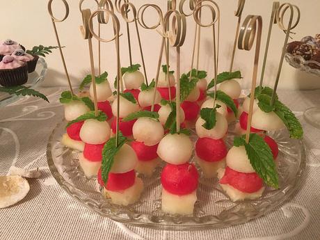 Tarta de crema de limón con merengue y Mesa dulce Tarta de mango y Maracuya