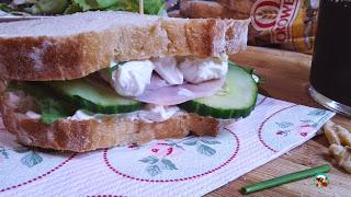 Sándwich de queso con hummus Sándwich de queso con hummus