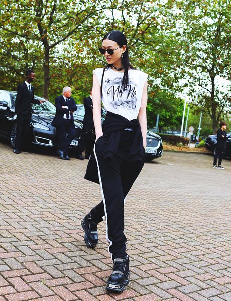 outfit-con-chokers-total-black-sport