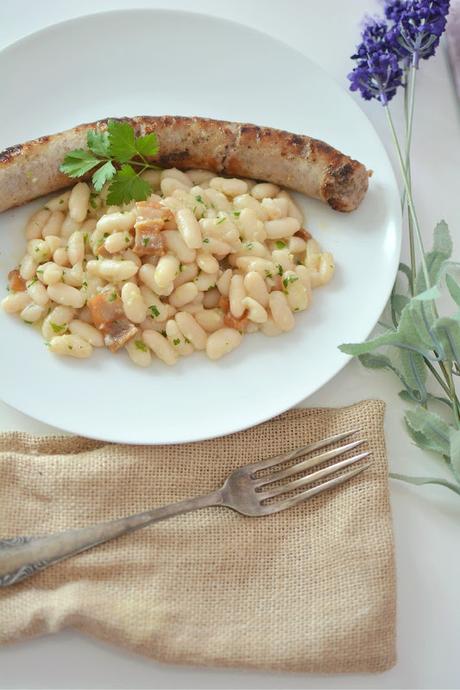 Butifarra amb mongetes / Longaniza con alubias blancas