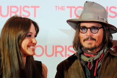 Angelina Jolie consolada por su amigo Johnny Depp