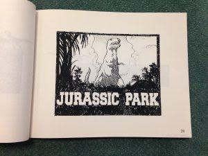 Detrás del logo de Jurassic Park