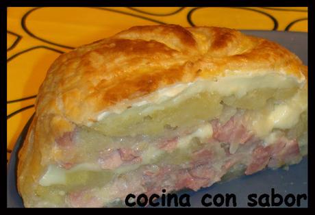 Pastel de hojaldre relleno de Camembert Pastel de hojaldre relleno de Camembert