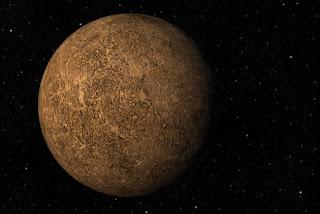 Europa y Mercurio: Un océano subterráneo y actividad tectónica respectivamente. Europa y Mercurio: Un océano subterráneo y actividad tectónica respectivamente.