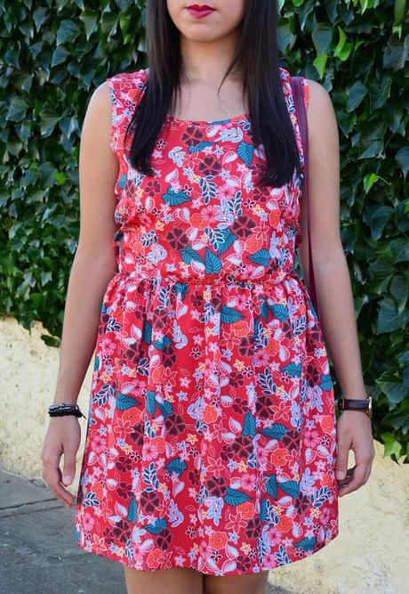 Stayingsummer; vestido hojas