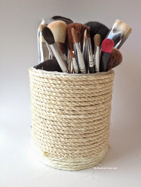 diy botes de aluminio reciclado para las brochas de maquillaje DIY | RECICLANDO BOTES DE CONSERVAS PARA DECORAR