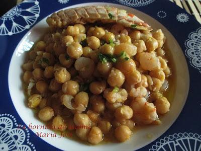 Garbanzos con gambas al ajo-aceite y perejil