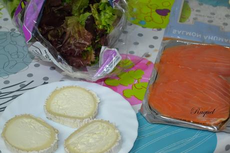 Pizza de brotes tiernos con queso de cabra y salmón ahumado Pizza de brotes tiernos con queso de cabra y salmón ahumado