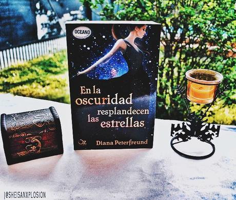 Reseña | En la Oscuridad Resplandecen las Estrellas - Diana Peterfreund