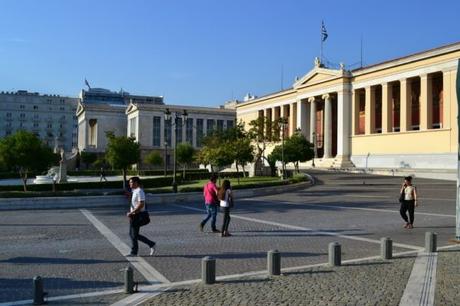 Guía Práctica para visitar Atenas Universidad y Biblioteca Nacional de Atenas