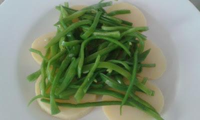 Ensalada templada con vinagreta de pistachos