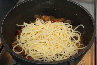 Pasta a la norma vegetariana versión ligera