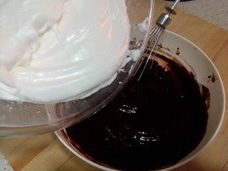 TORTA DE CHOCOLATE CON NUECES ¿O LE LLAMAMOS BROWNIE? TORTA DE CHOCOLATE CON NUECES ¿O LE LLAMAMOS BROWNIE?