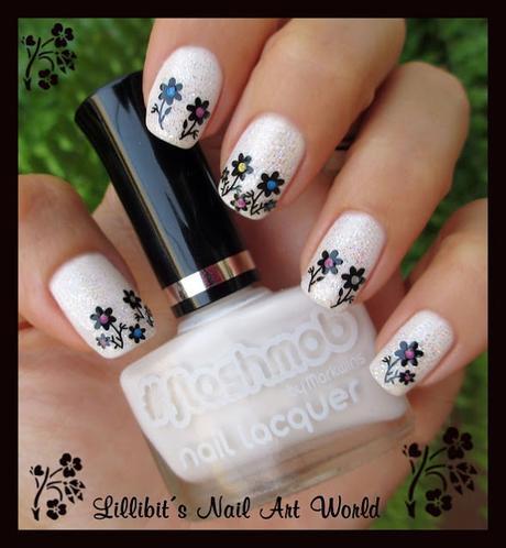 RETO COLORES 4 (Blanco): Florecillas negras RETO COLORES 4 (Blanco): Florecillas negras