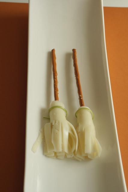 ESCOBAS DE BRUJA ESCOBAS DE BRUJA