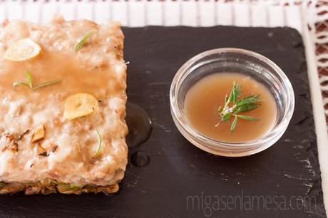 Manitas de cerdo con berza y caldo concentrado de alubias