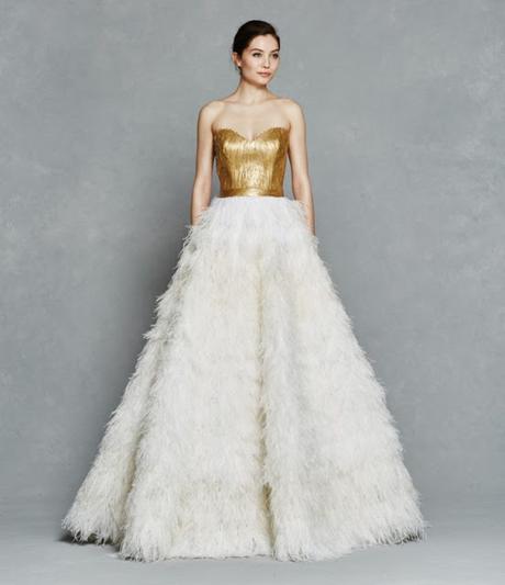 Vestido de novia de Kelly Faetanini 2017 con plumas - Foto: www.dressforthewedding.com