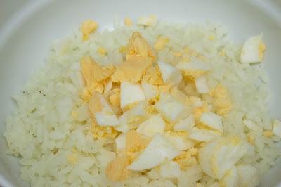 Arroz fit expres en Thermomix con tomate, atún y huevo Arroz fit expres en Thermomix con tomate, atún y huevo