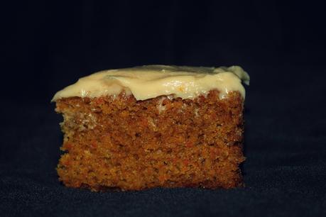 CARROT CAKE CON CREMA DE CACAHUETE