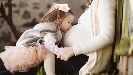 El bebé NO escucha la voz de su madre en el vientre El bebé NO escucha la voz de su madre en el vientre