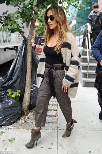 ¡A sus 47 años! Jlo lució con más #estilo que nunca mientras caminaba por#NY (FOTOS) ¡A sus 47 años! Jlo lució con más #estilo que nunca mientras caminaba por#NY (FOTOS)
