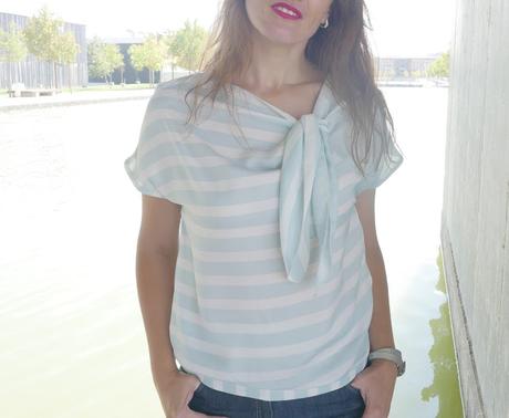 Blusa con nudo en el escote Blusa con nudo en el escote